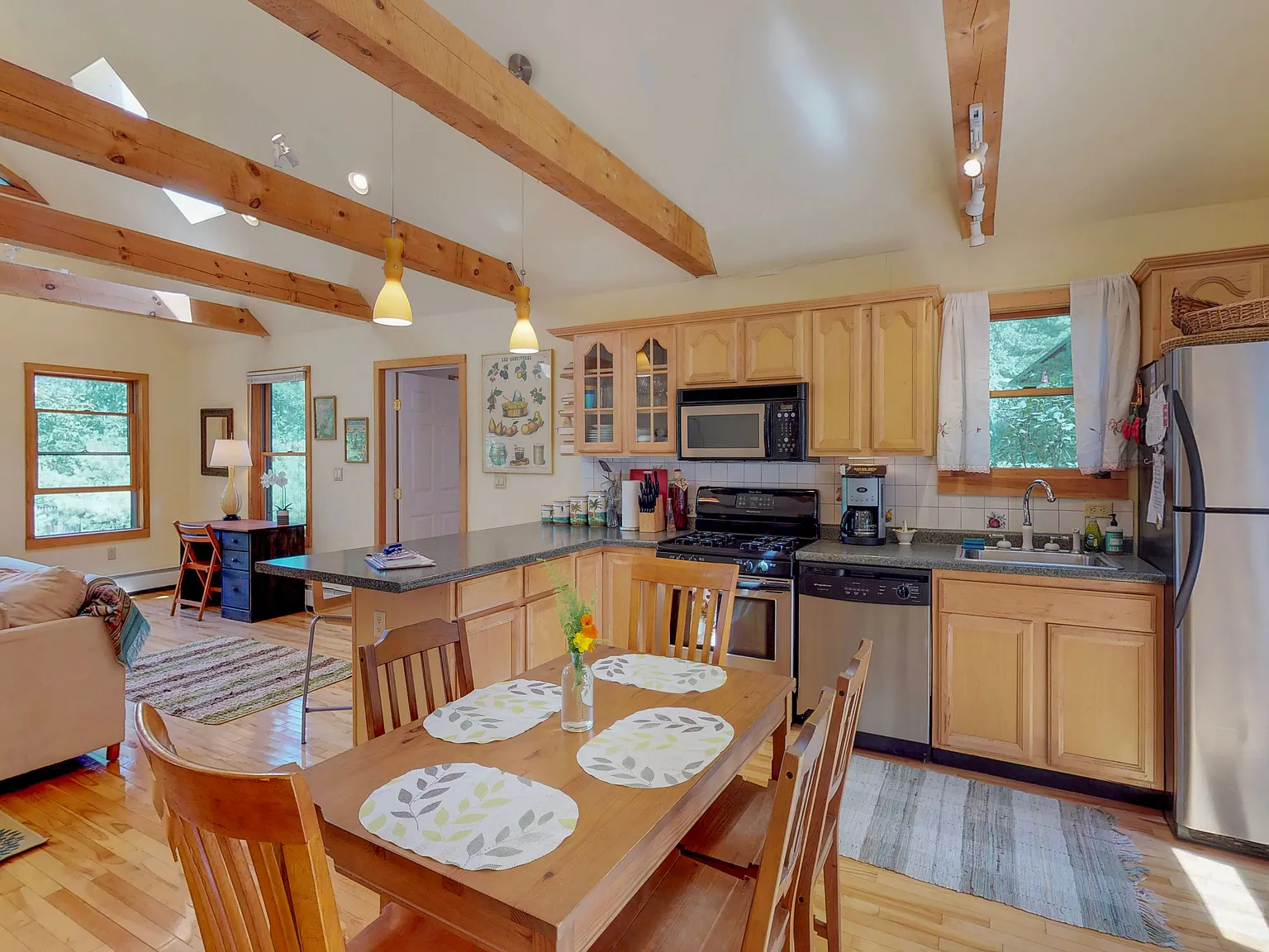 2 bed, 1000 sqft, $2,900 — Photo 4
