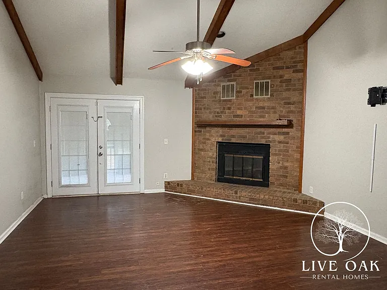 617 Slade St — Photo 8