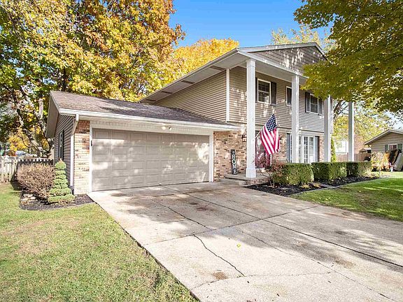3rd image of 6 Churchill Dr