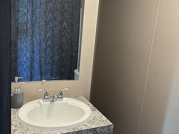 5th image of 53 Alicia Dr