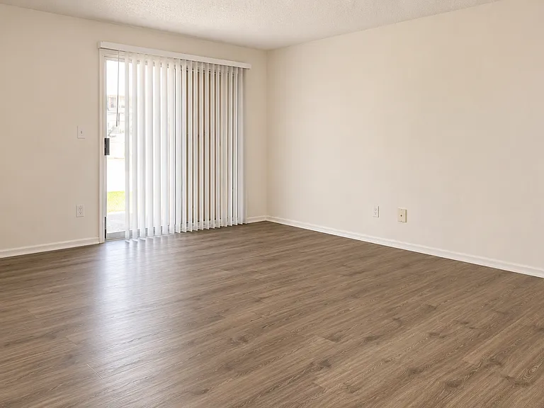Woodside Village Apartments — Photo 25