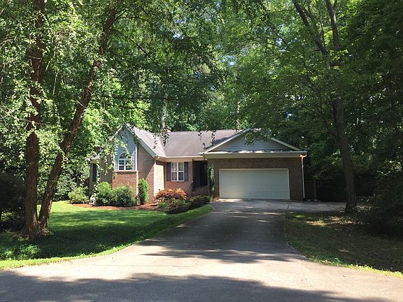 2 car garage w/parking pad