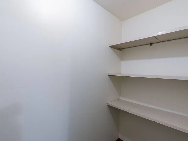Fargo, ND Windsor Apartments | Closet
