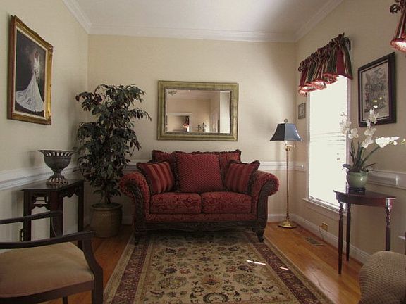4th image of 604 Mayfair Dr