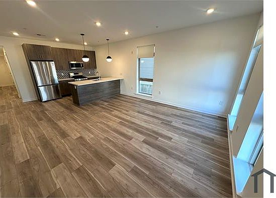 2nd image of 2033 E Lehigh Ave Unit 33B