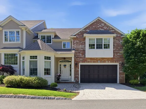 527 Salem St Unit 3, Lynnfield, MA 01940