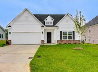 2117 Beechwood View Dr, Winston Salem, NC 27106