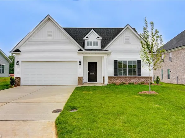 2117 Beechwood View Dr, Winston Salem, NC 27106