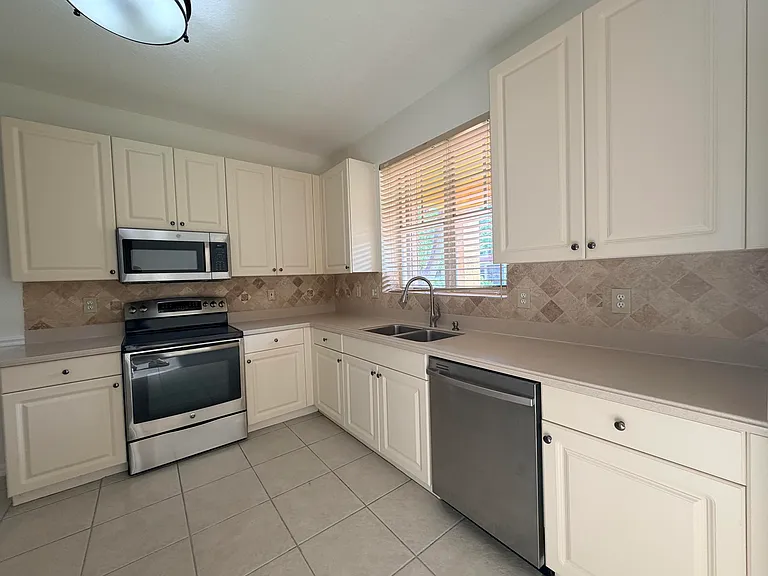 5772 NW 119th Dr — Photo 14