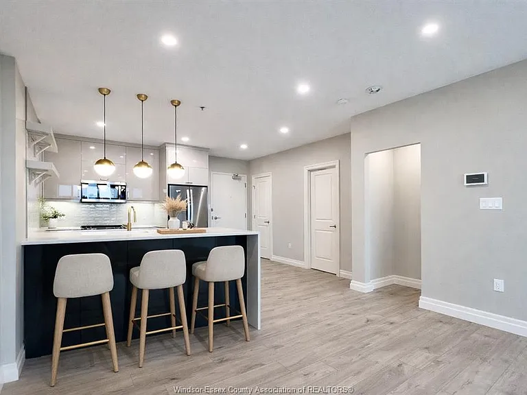 531 Pelissier St #405 — Photo 6