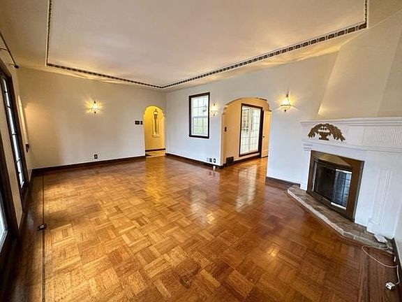 3rd image of 258 Templeton Ave #2/1