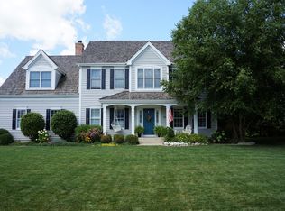 574 Oxford Ln, Lindenhurst, IL 60046