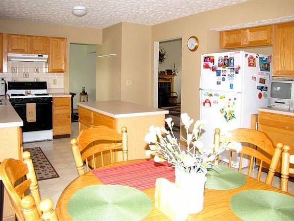 Large Kitchen with Eat-in