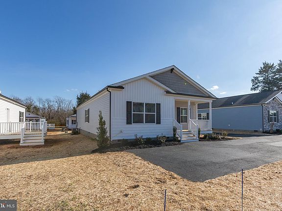 3rd image of 824 Mineral Ave