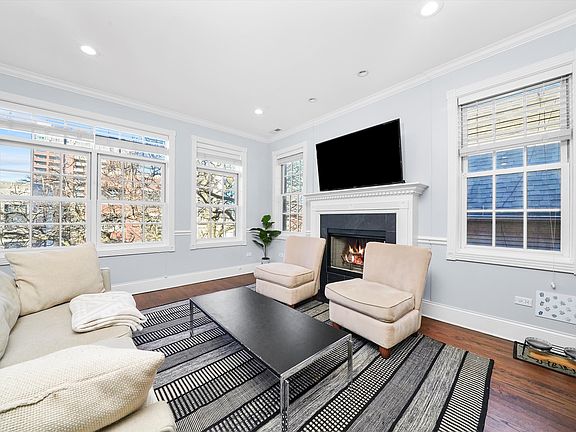 4th image of 835 W Bradley Pl APT 3F