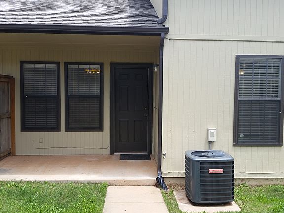 Fenced backyard & patio