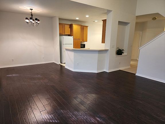 5th image of 9808 Castlewood Dr