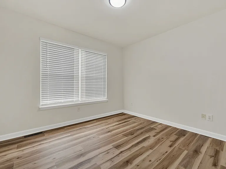270 Oaknoll Ave — Photo 13