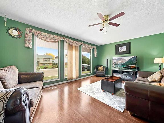 5th image of 19 NE Greenbrook Way E