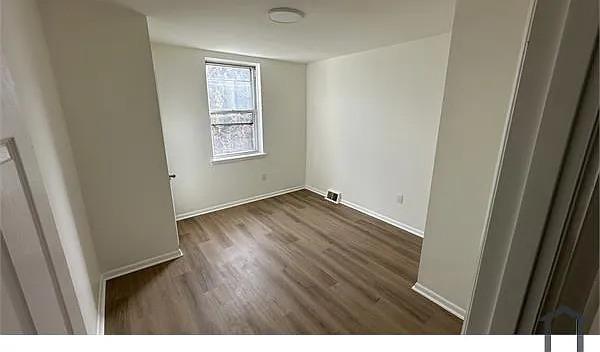 2437 N Hollywood St — Photo 8