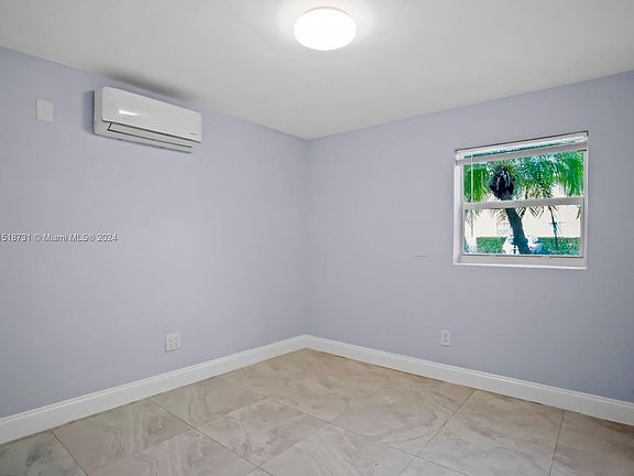 5th image of 1279 NE 40th Pl