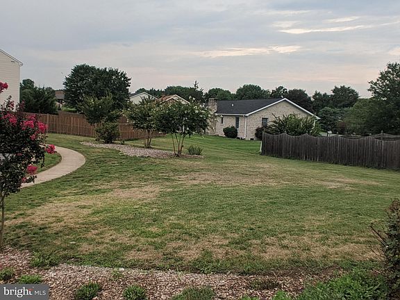 3rd image of 113 Ayrshire Ct