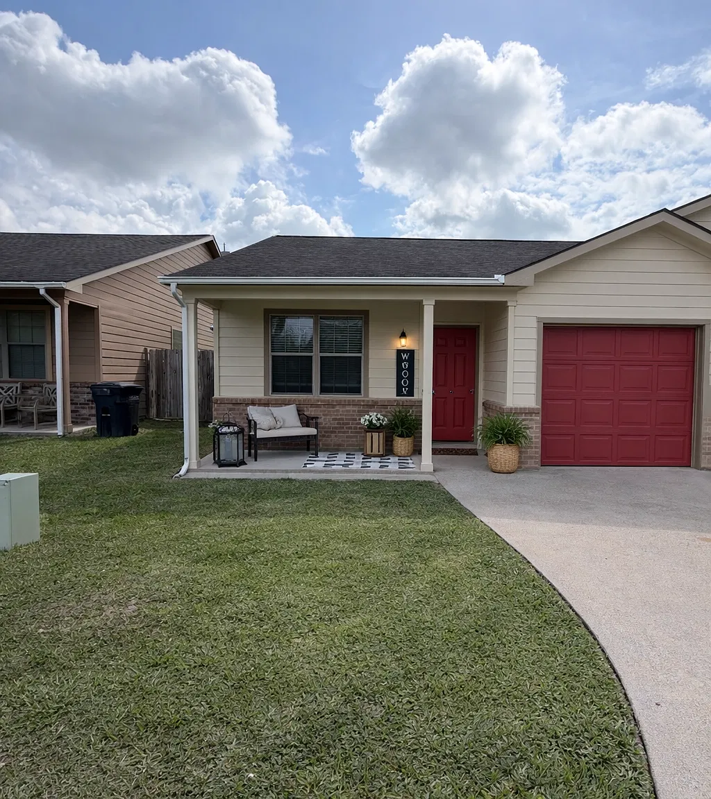 21387 W. Wallis Dr. - A — Photo 1