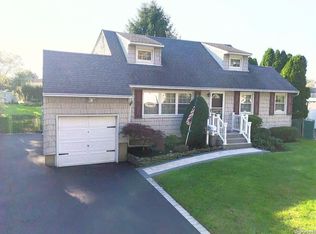 5 Cullen Dr, East Northport, NY 11731