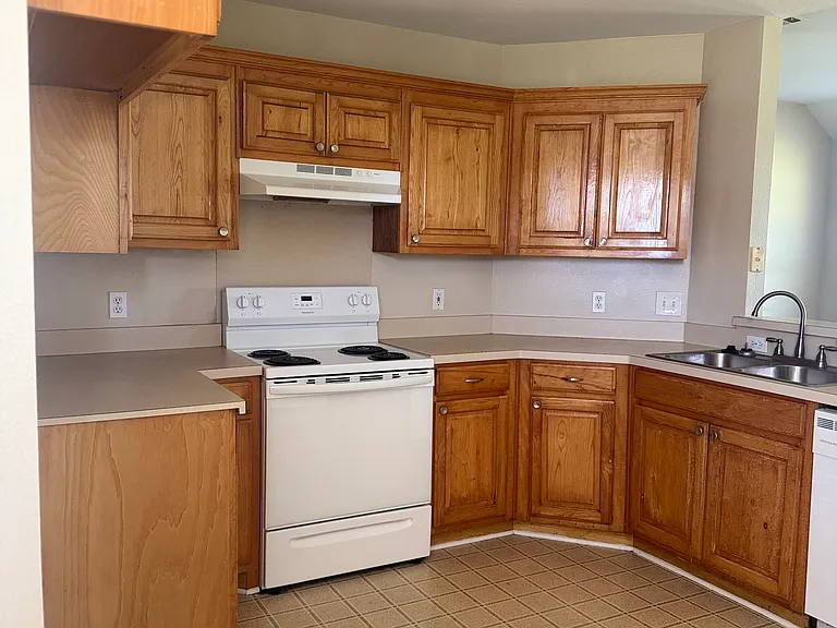 443 Green Acres Dr — Photo 3