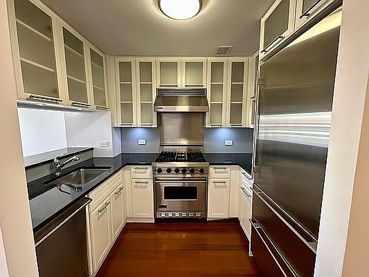 4th image of 45 Park Ave APT 1502