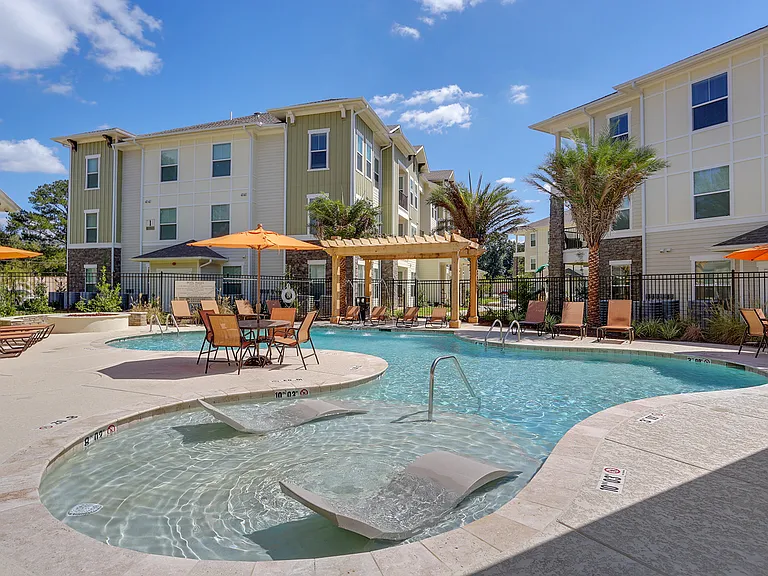 Creekside Crossing Apartments — Photo 25