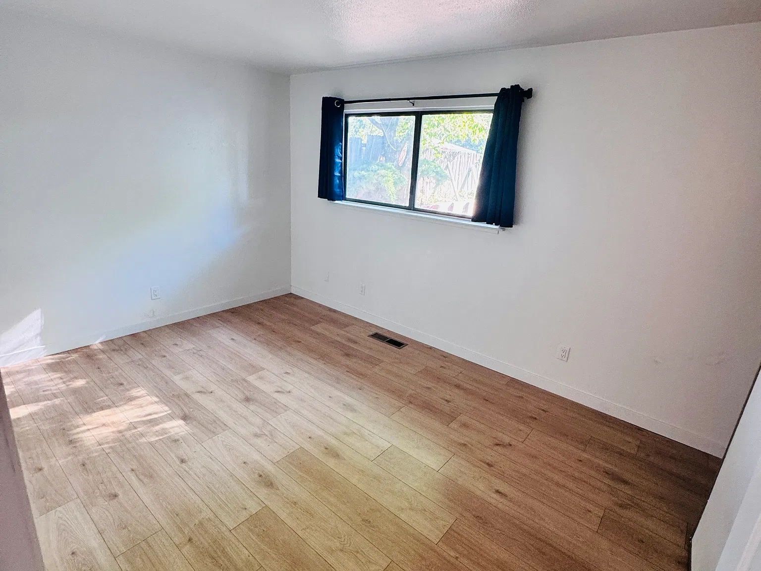 2 bed, 910 sqft, $1,850 — Photo 4