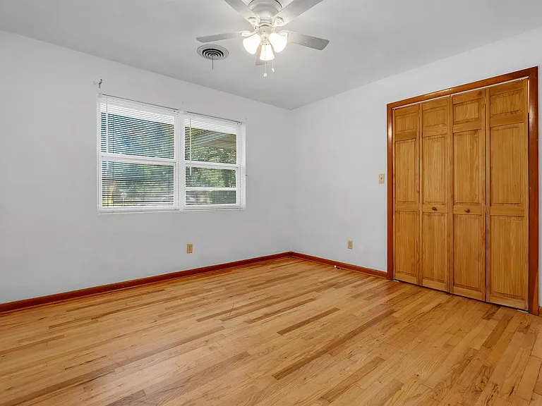 123 Columbia Dr — Photo 8