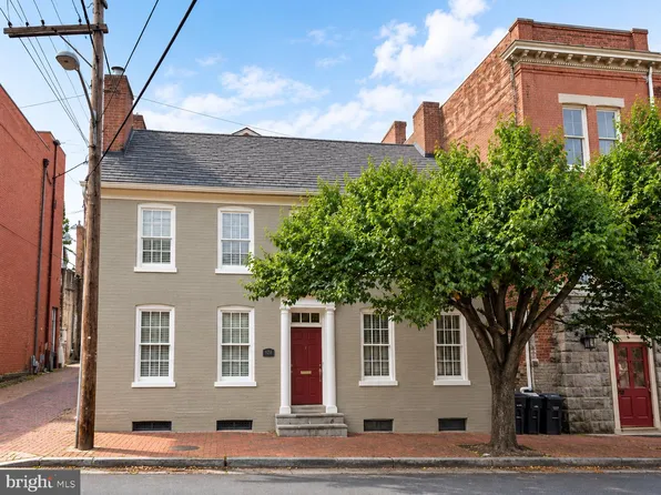 209 Hanover St APT 3, Fredericksburg, VA 22401