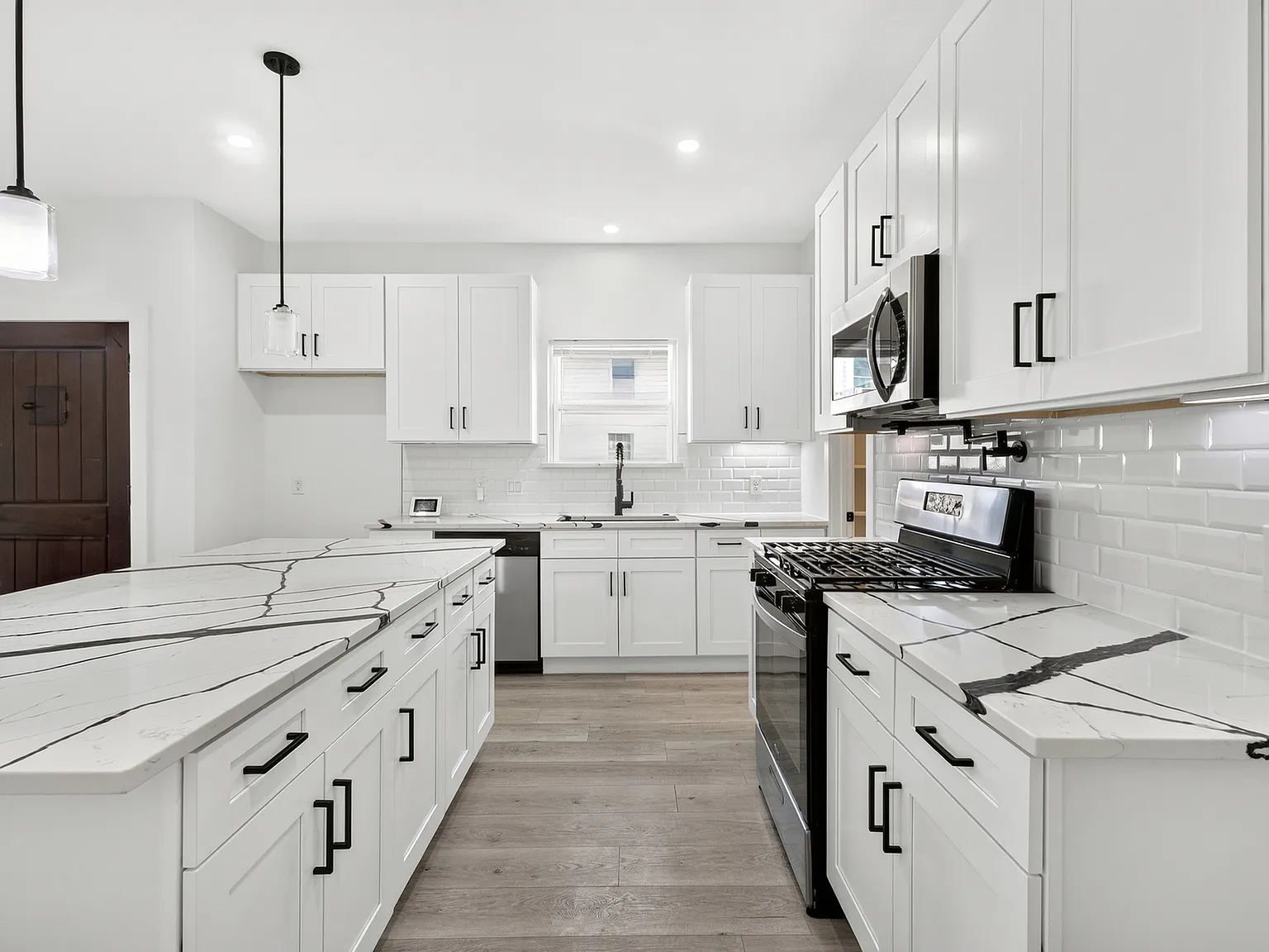 3 bed, 2.5 bath, 1724 sqft, $2,600 — Photo 4