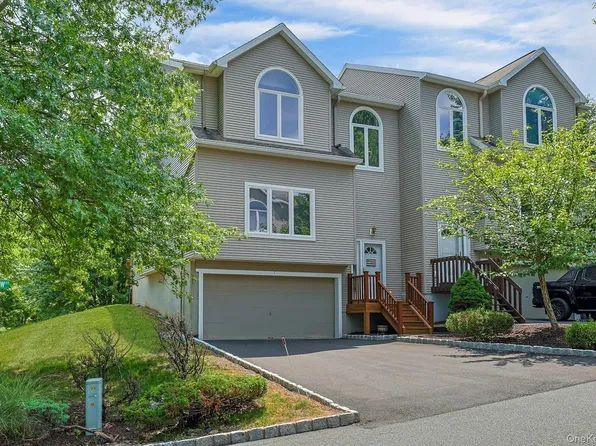 1 Ledger View Court, Highland Mills, NY 10930