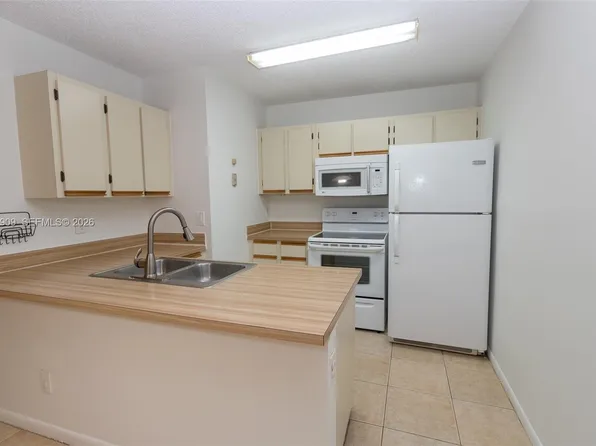 18304 NW 68th Ave APT L, Hialeah, FL 33015