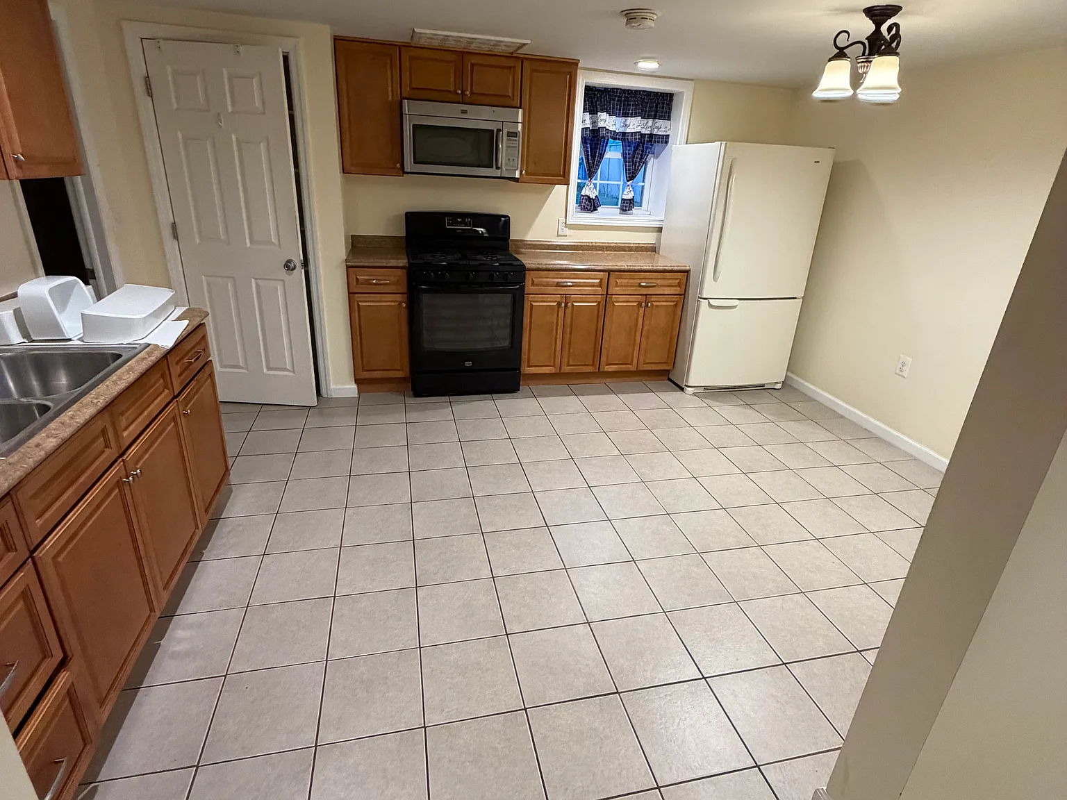 2 bed, $2,450 — Photo 1