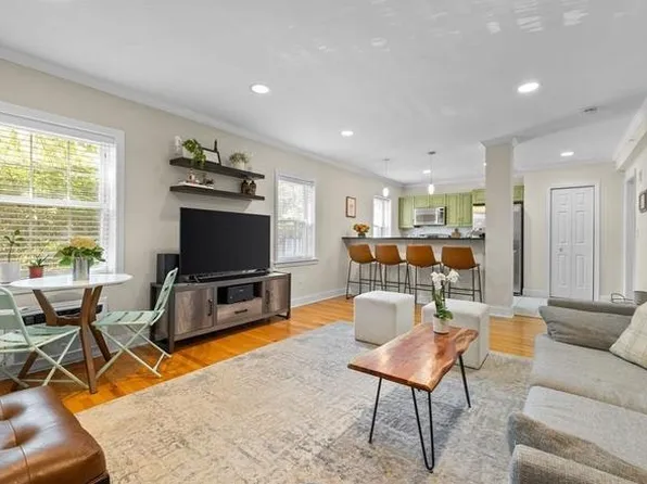 27 Commonwealth Ave #44, Chestnut Hill, MA 02467