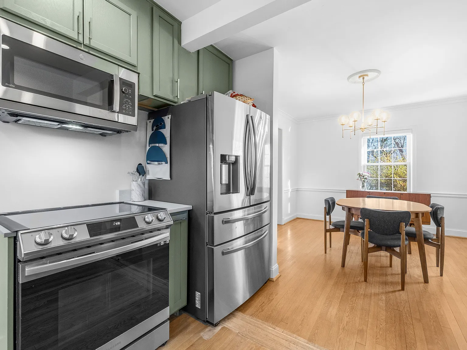 4 bed, 2298 sqft, $6,417 — Photo 3