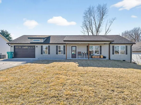 141 Sky View Meadow Dr, Crossville, TN 38555