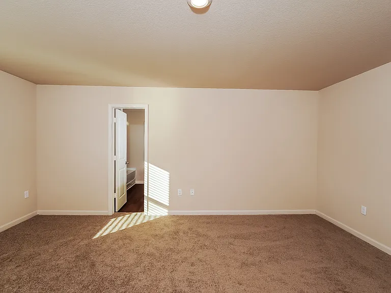 430 Clover Cir — Photo 7