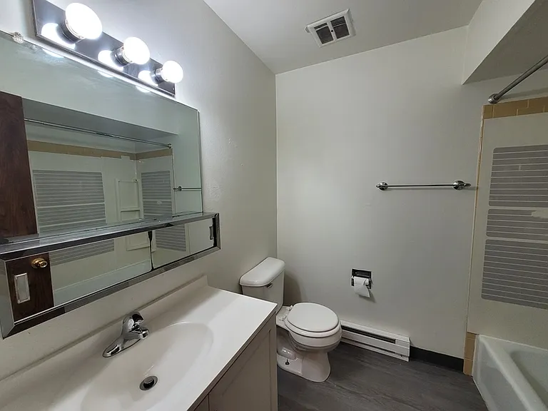 927 Louise St #1 — Photo 4