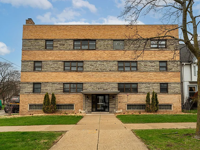 2600 E Kenwood Blvd — Photo 14