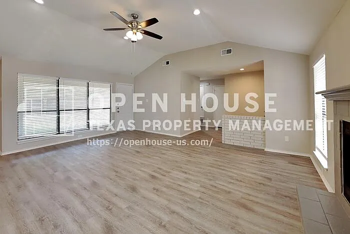 909 Sandhurst Dr — Photo 3