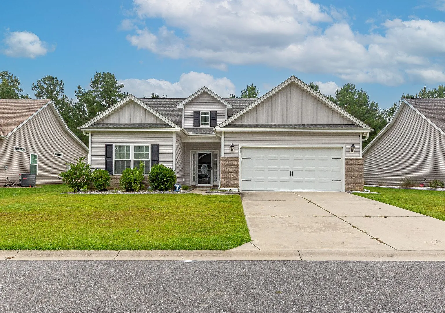 Spacious Home in Barons Bluff North — Photo 1