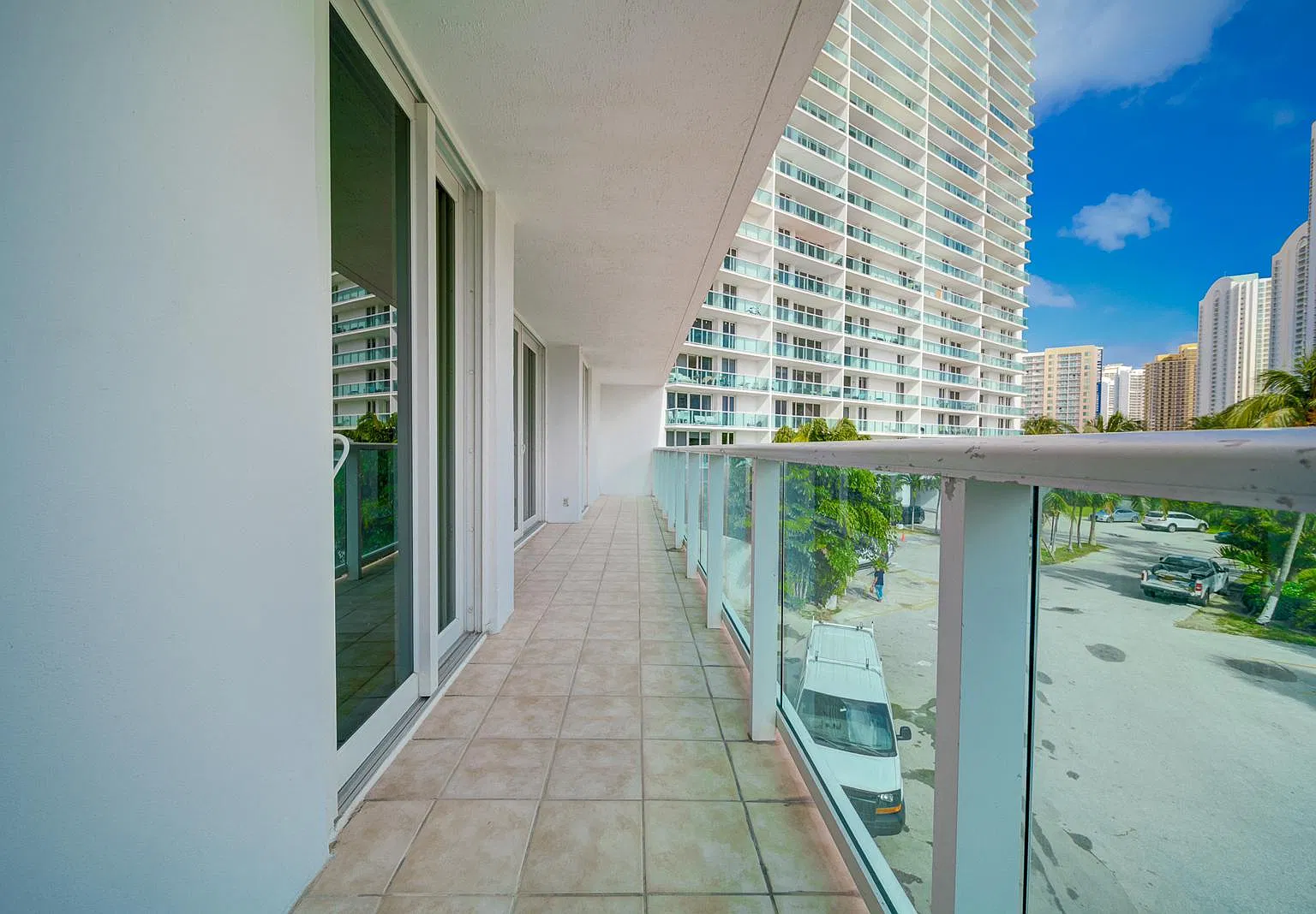 100 Bayview Dr — Photo 1