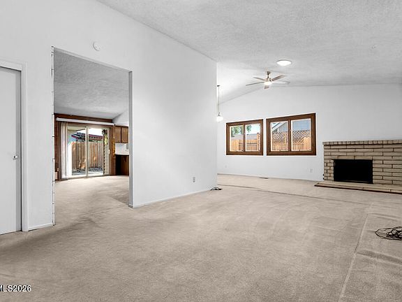 4th image of 2645 Howard Dr