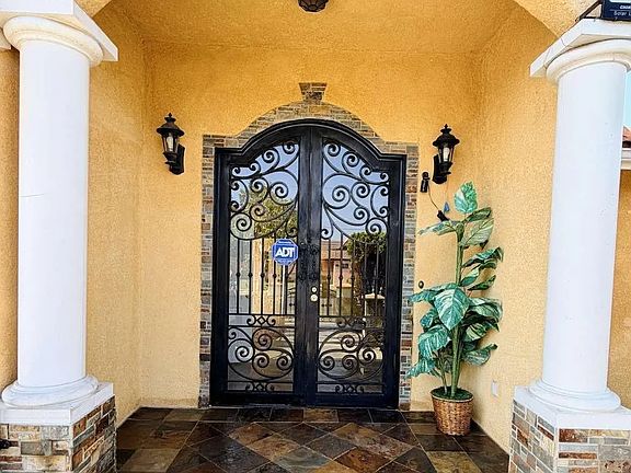 5th image of 8962 Elvira Ave