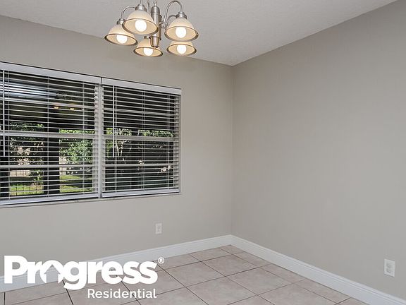 4th image of 551 Riverwoods Cir